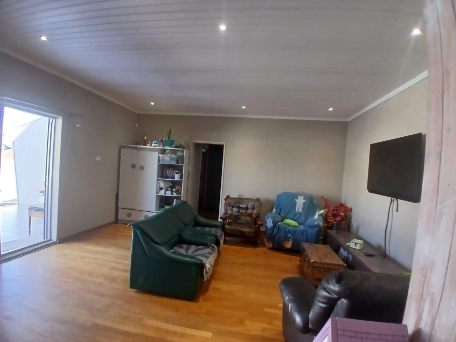 4 Bedroom Property for Sale in Avondale Western Cape